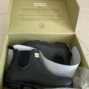 Hunter size 8 women Chelsea boots excellent condition with original box